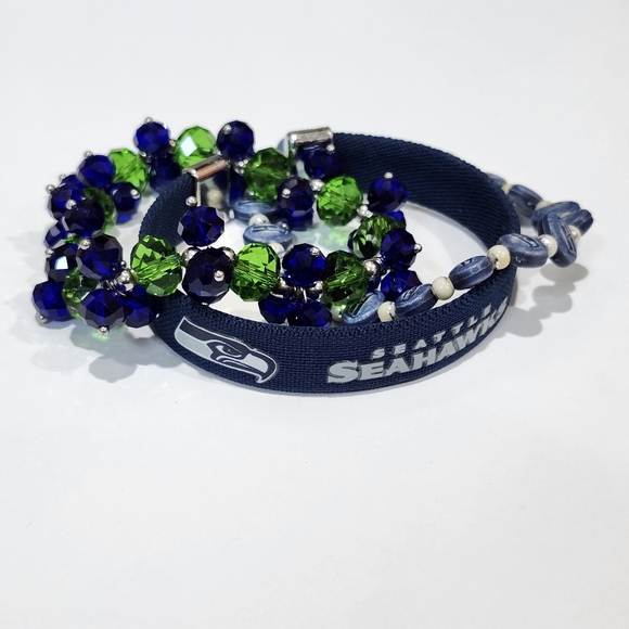 Seattle Seahawks Beaded Bracelet Set - Picture 1 of 5